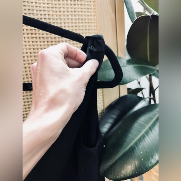 Babaton tailored sleeveless blouse - Picture 4 of 4